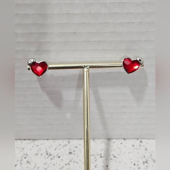 ⛑️👩‍⚕️NWOT, HEART WITH NURSES HAT STUDS - Picture 1 of 5